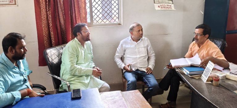 डलमऊ के गुरवारा क्षेत्र में जनसंपर्क